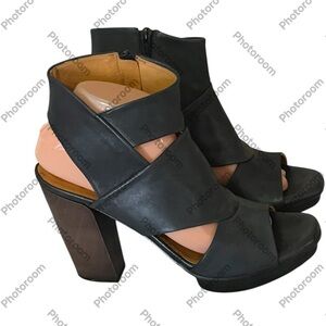 Coclico Fabiana Black Leather Heels Shoes Sz 9-10(40.5)